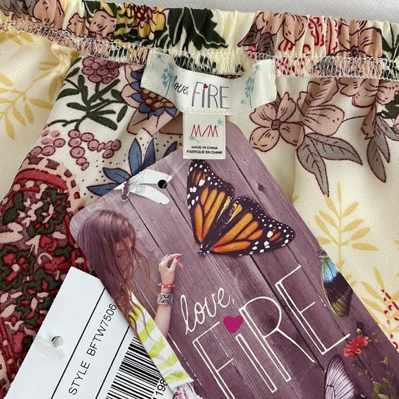 Flowered & Paisley On/ Off Shoulder Top with Flounce Sleeve - Picture 6 of 6